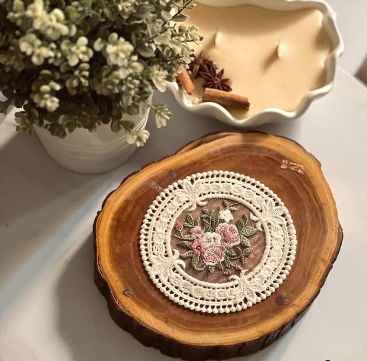 492462870_122226991268219984_1412577539426502840_n كوستر دائري كريمي 12cm code 19 - Image 1