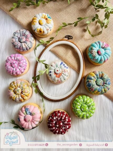 Pin Cushion with Wooden Base - مخدة دبابيس بقاعدة خشبية